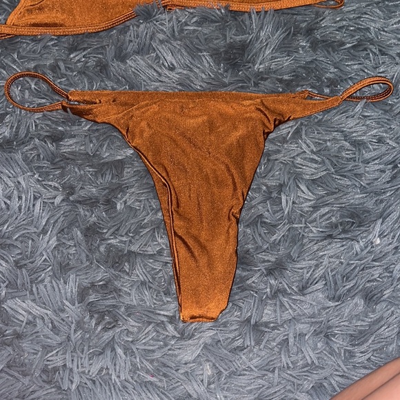 Bikini - Picture 2 of 2